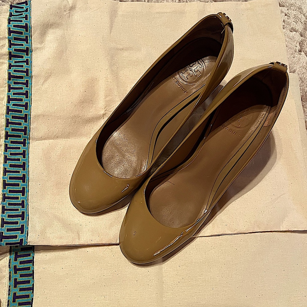 Great condition- worn only a few times. Size 7